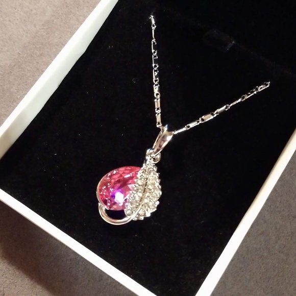 NEW Beautiful Silver Tone Leaf Gem Necklace - Picture 1 of 6